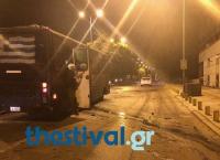 Θεσσαλονίκη: Ντοκουμέντο από την επίθεση με τις μολότοφ σε κλούβα των ΜΑΤ (vid)