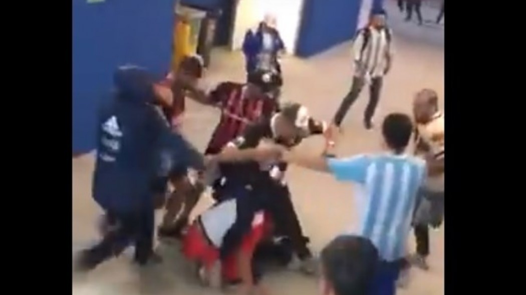 Αργεντινοί φίλαθλοι σαπίζουν στο ξύλο Κροάτες (vid)