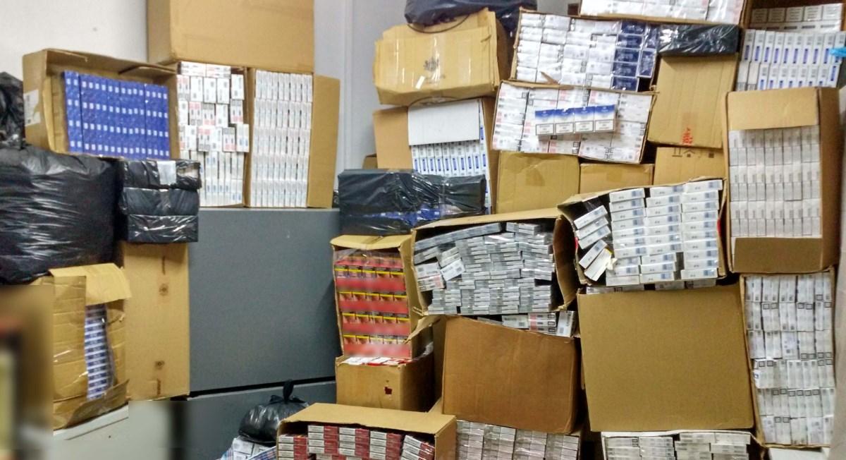 Συνελήφθησαν δύο άτομα για εμπορία λαθραίων τσιγάρων