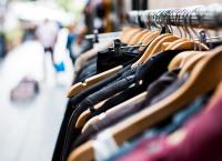 Γέμισε ο Πειραιάς με ζωντανές “κούκλες”