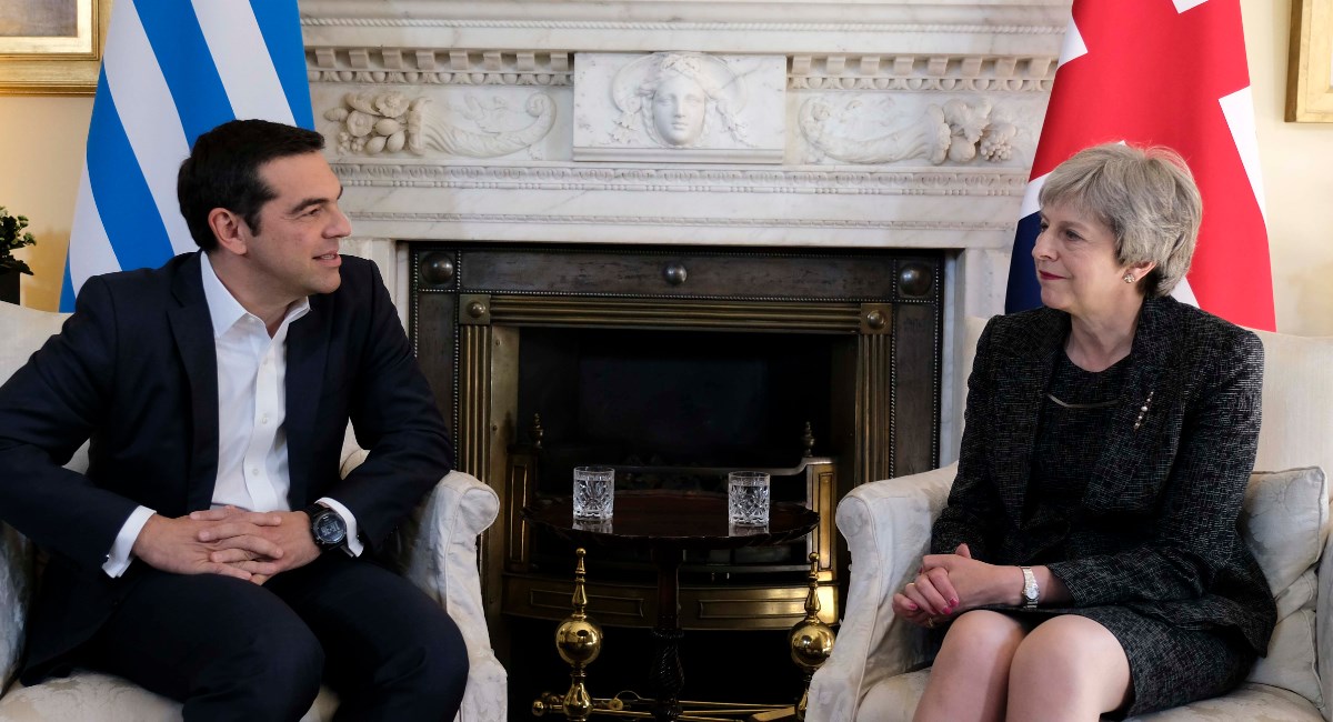Μέι: Συνεχάρη τον Αλέξη Τσίπρα για την έξοδο από τα μνημόνια