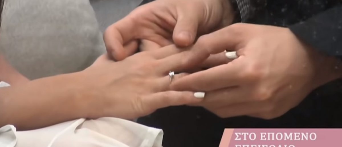 Power of Love: Ο Σωκράτης έδωσε μονόπετρο στην Κυριακή (vid)