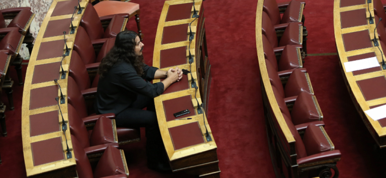 Πρόταση μομφής: Η Χρυσή Αυγή διέγραψε τον Μπαρμπαρούση – Τρέμουν τις συλλήψεις
