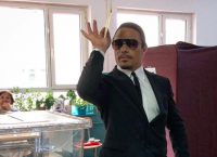 Νουσρέτ: Ψήφισε με τον δικό του μοναδικό τρόπο (pic)