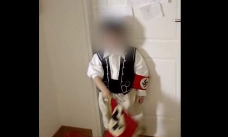 Ο Χρήστος Παππάς βάζει παιδάκι να βροντοφωνάζει “χάιλ Χίτλερ” (vid)