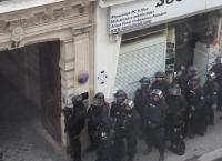 Παρίσι: Άνδρας κρατά ομήρους – Ανάμεσα τους και μια έγκυος (vids)