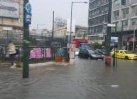 Κακοκαιρία: Πλημμύρισαν οι δρόμοι στον Πειραιά (pic)