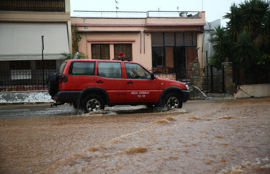 Χανιά κακοκαιρία: Πλημμύρισαν τα Χανιά – Βενετία οι δρόμοι (pics&vid)