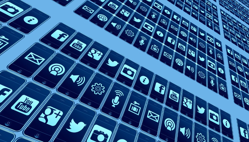 Social media: Τι δεν πρέπει να δημοσιεύεις ποτέ όταν ταξιδεύεις με αεροπλάνο