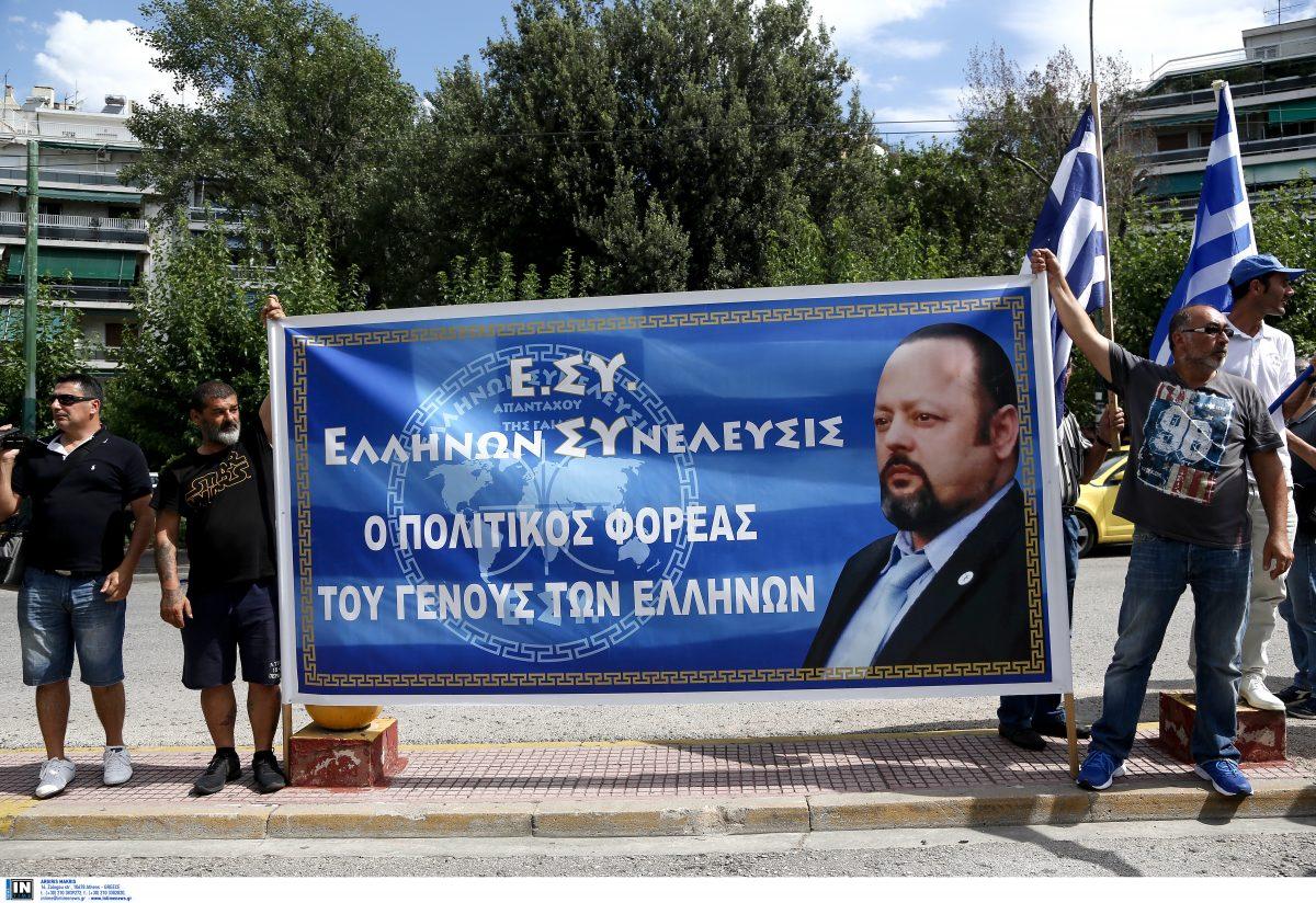 Αρτέμης Σώρρας: Αγνώριστος στα δικαστήρια (pics)