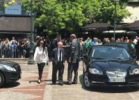 Παύλος Γιαννακόπουλος: Η στιγμή που ο αδερφός του Θανάσης φτάνει στη Μητρόπολη και κλαίει με λυγμούς (vid)