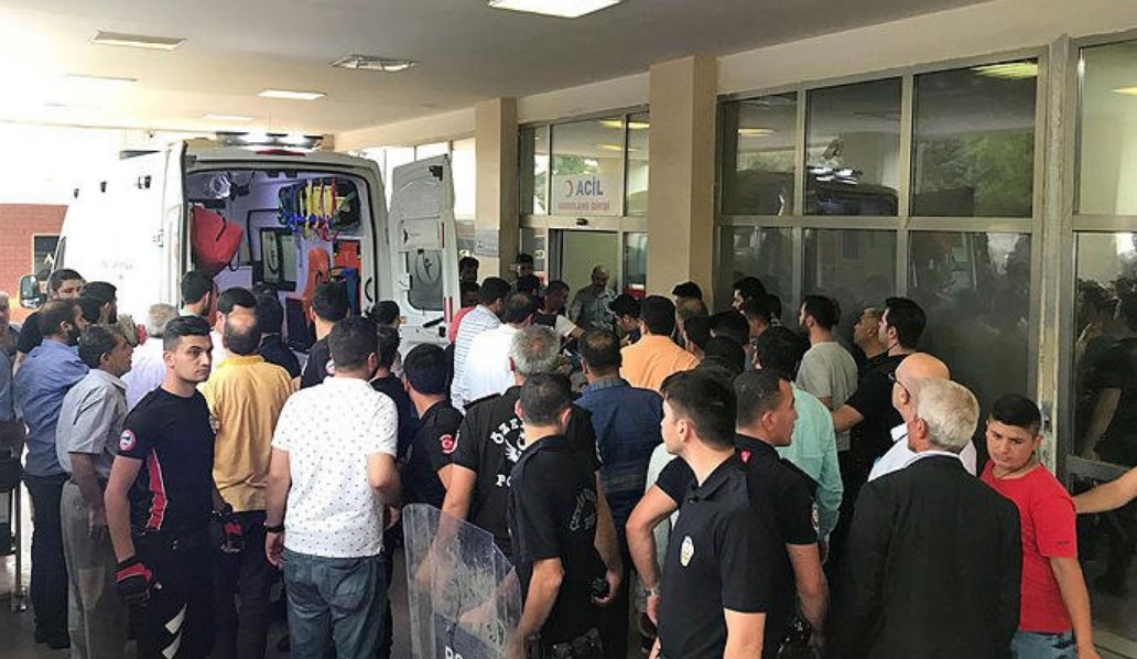 Τουρκία: Επίθεση ενόπλων σε μέλη του κόμματος Ερντογάν -Τρεις νεκροί