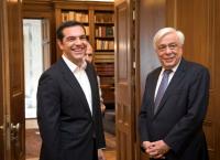 Eurogroup: Ο Τσίπρας ενημερώνει τον Παυλόπουλο για το χρέος