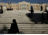 Σύνταγμα: Λήξη συναγερμού – Χαρτιά και εφημερίδες περιείχε η ύποπτη βαλίτσα