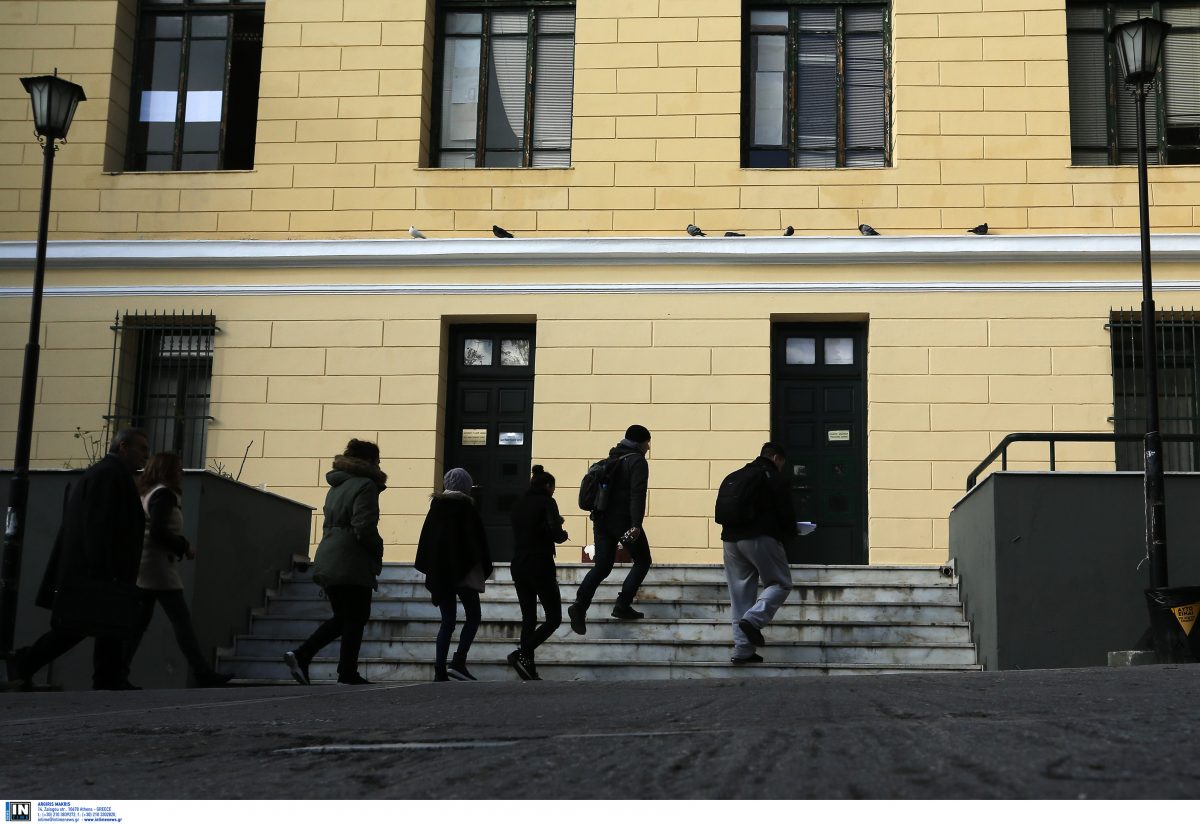 Ύποπτο αντικείμενο στα δικαστήρια της Ευελπίδων