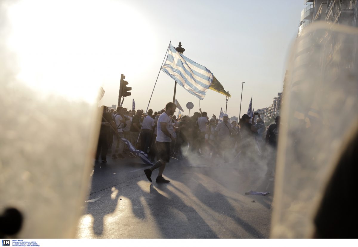 Επεισόδια στη διαδήλωση για τη Μακεδονία στη Θεσσαλονίκη (pics)
