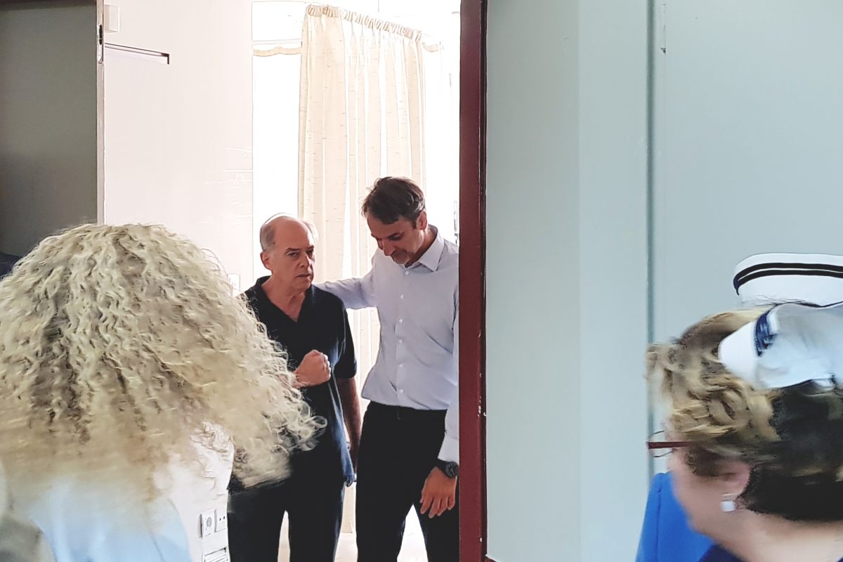 Μητσοτάκης: Επισκέφθηκε τους πληγέντες στο “Ευαγγελισμό” (pics)