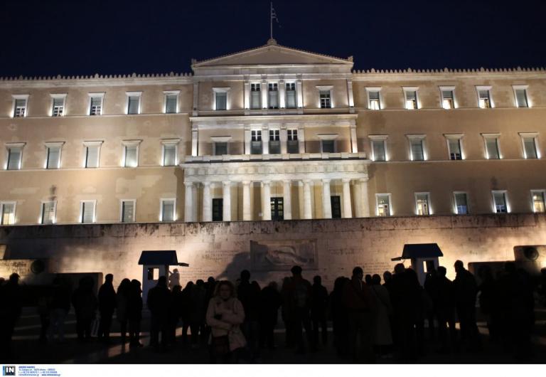 Σύνταγμα: Βρέθηκε ύποπτο αντικείμενο – Κλειστή η λεωφόρος Αμαλίας