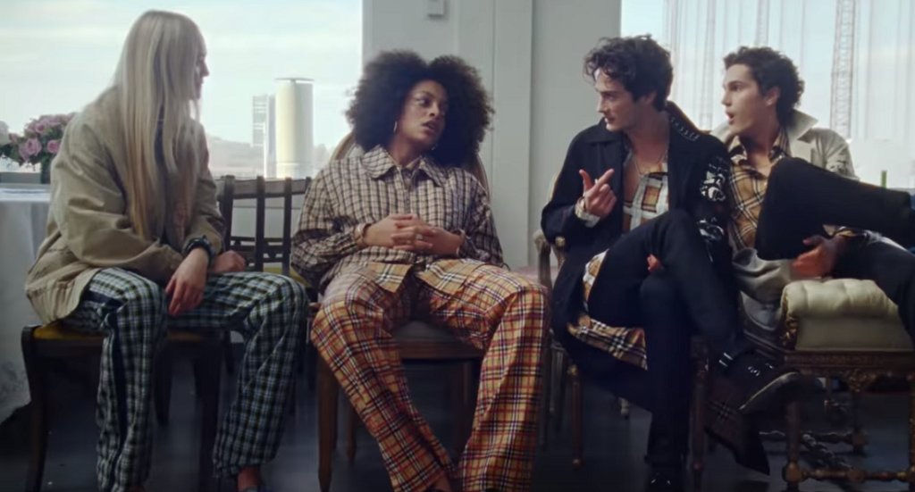 Γιατί η Burberry κατέστρεψε προϊόντα αξιάς 32 εκατομμυρίων ευρώ