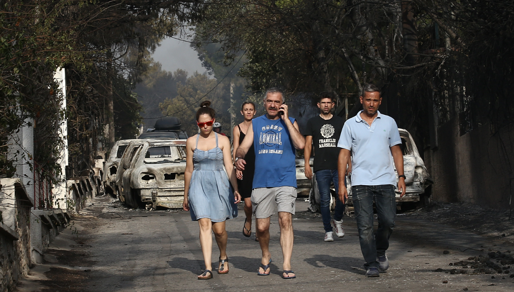 Φωτιές Αττική: Μαρτυρίες κατοίκων που κόβουν την ανάσα