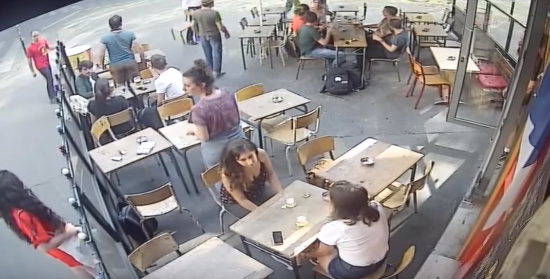 Γαλλία: Παρενόχλησε νεαρή κοπέλα και επειδή του απάντησε την χαστούκισε (vid)