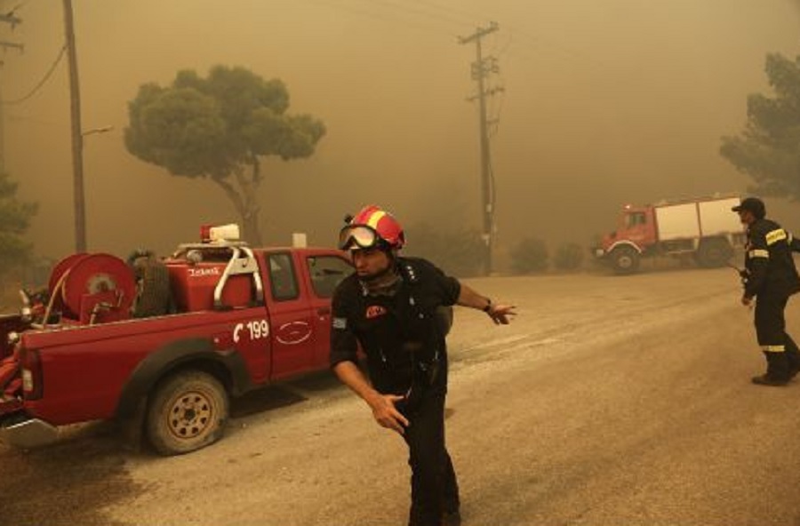 Φωτιά τώρα Πεντέλη: Εκτροπή της κυκλοφορίας στη Λεωφόρο Μαραθώνος