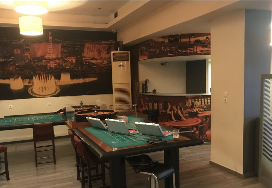 Οικονομική Αστυνομία: Εντόπισε “μίνι – καζίνο” στην Αττική – Δεν τους έλειπε τίποτα