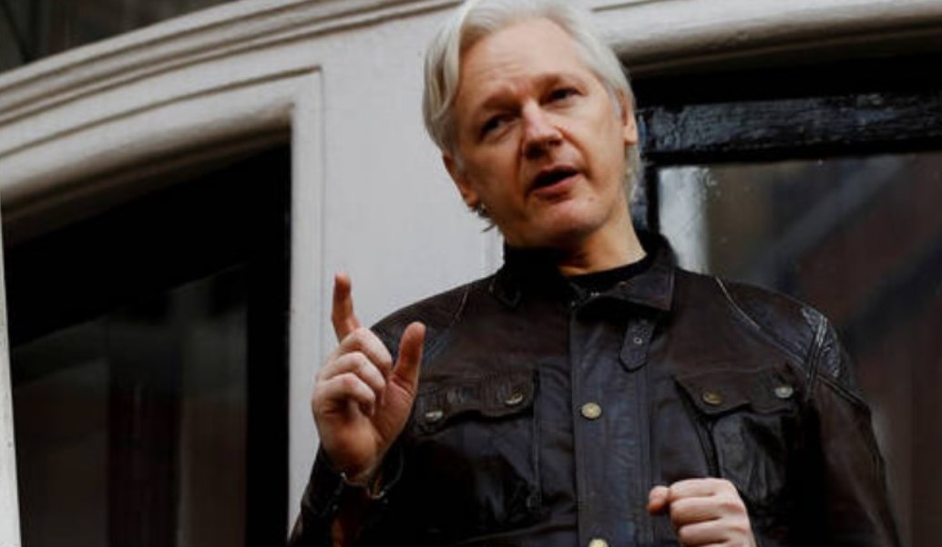 Ισημερινος: Εξετάζει την απομάκρυνση του Τζούλιαν Ασάνζ από την πρεσβεία στο Λονδίνο