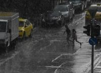 Κακοκαιρία: Εκκενώθηκαν οι σταθμοί Mετρό «Νομισματοκοπείο» και «Πανόρμου»