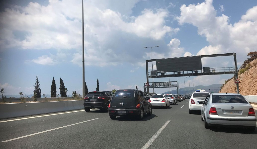 Αυξημένη η κίνηση στην εθνική οδό Αθηνών – Κορίνθου (pics)
