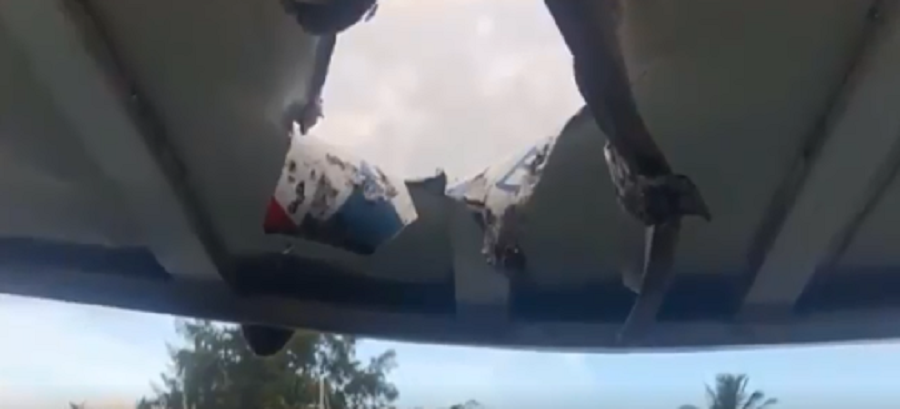 “Οβίδα” λάβας χτυπάει σκάφος στη θάλασσα στη Χαβάη (vids)