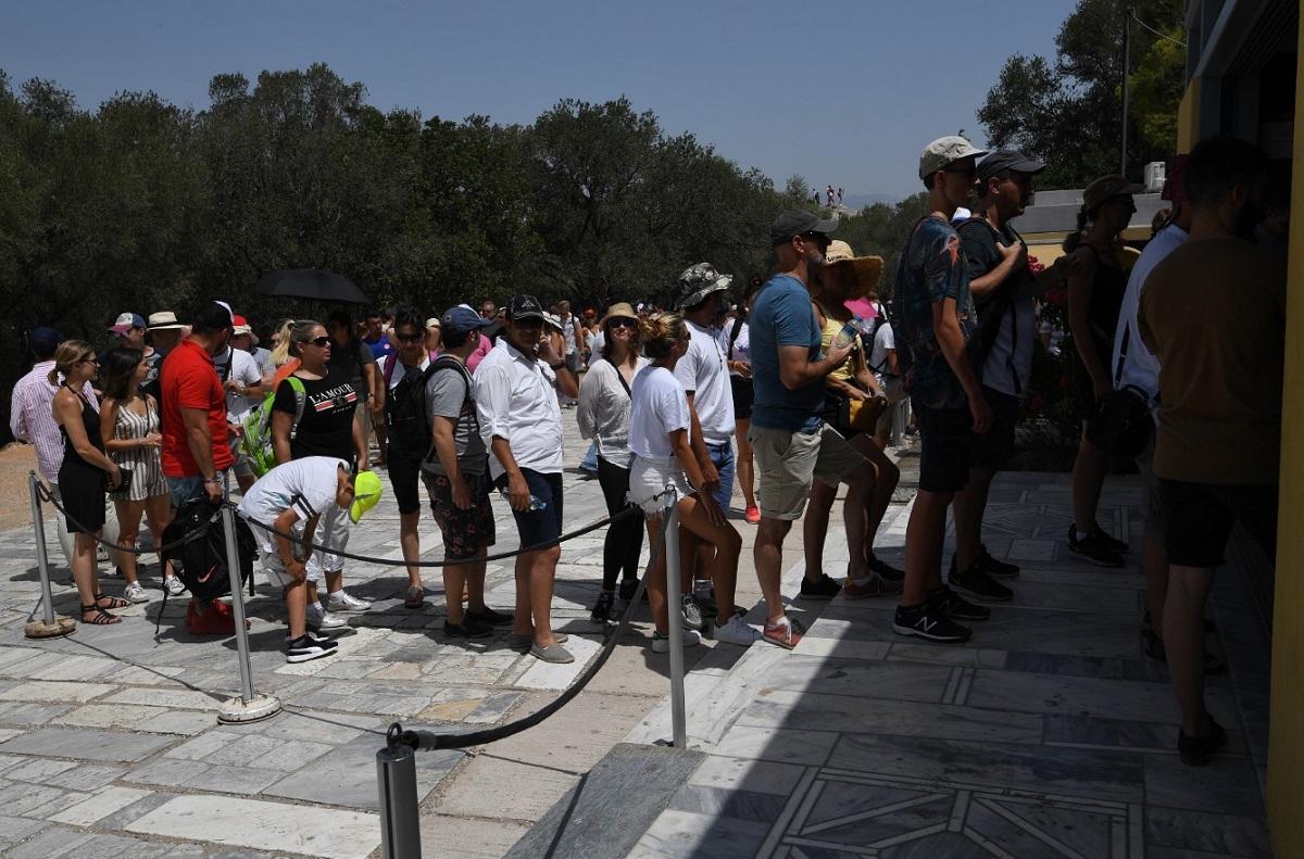 Ακρόπολη: Ουρές λόγω καύσωνα και ωραρίου (pics)