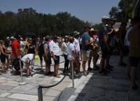 Ακρόπολη: Ουρές λόγω καύσωνα και ωραρίου (pics)