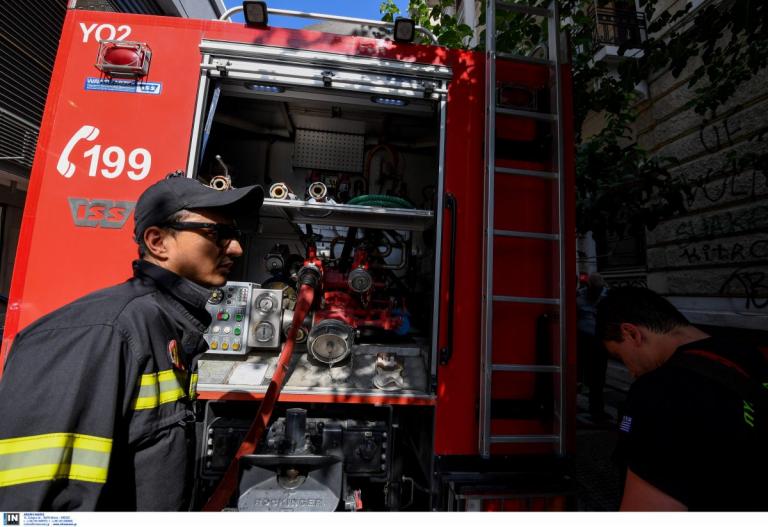 Φωτιά τώρα: Πυρκαγιά σε μονοκατοικία στον Ταύρο