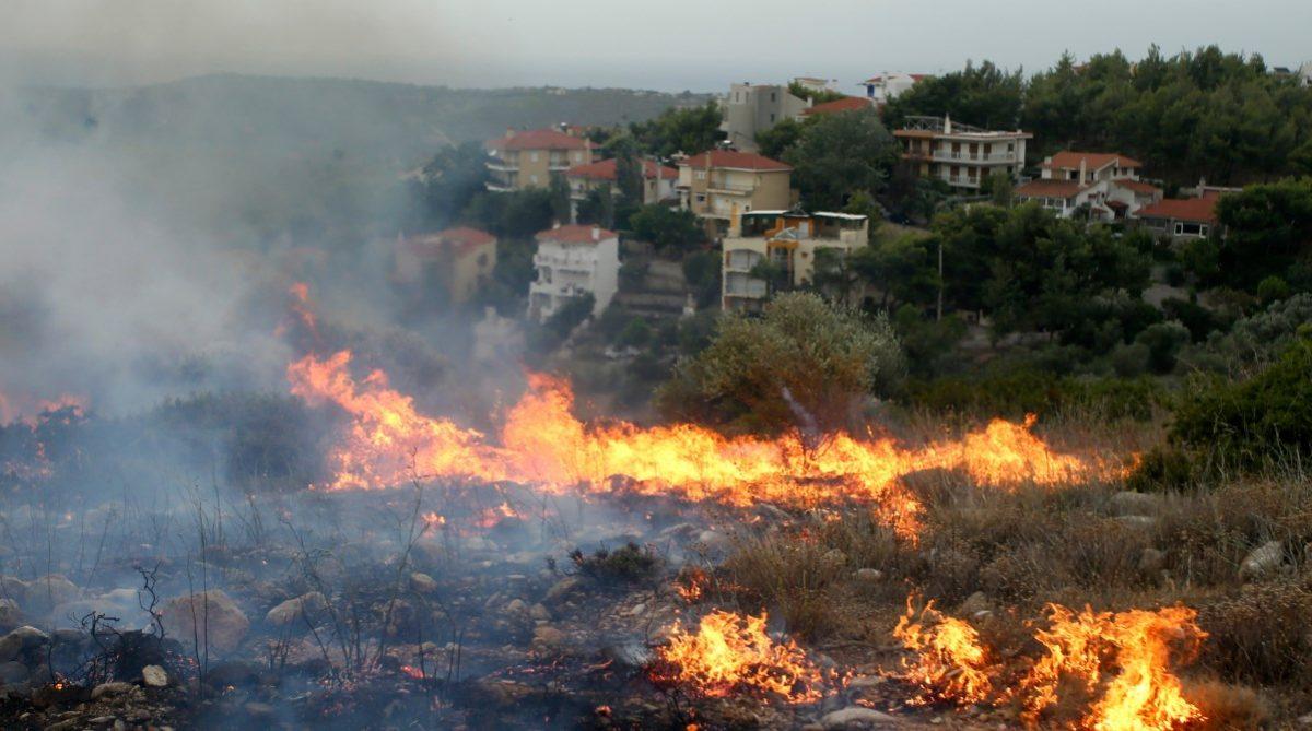 Φωτιά Πεντέλη: Καίγονται σπίτια – Εκκενώνεται ο Ν.Βουτζάς – Φόβοι για εγκλωβισμένους (pics)