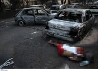 Φωτογραφίες – μαχαιριά στο Μάτι: Νεκρός άνθρωπος στην άσφαλτο ανάμεσα σε καμένα αυτοκίνητα (pics)