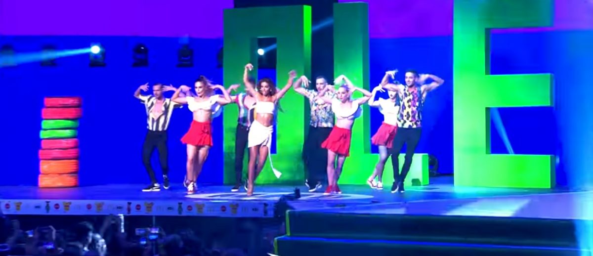Ελένη Φουρέιρα: Αποθεώθηκε στη σκηνή των Mad VMA (vid)