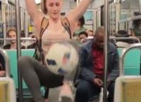 Viral: Η τρεις φορές παγκόσμια πρωταθλήτρια στο freestyle κάνει επικά πράγματα με την μπάλα (vid)