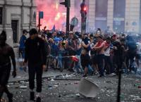 Γαλλία: Επεισόδια, νεκροί και τραυματίες στους πανηγυρισμούς για την κατάκτηση του Μουντιάλ