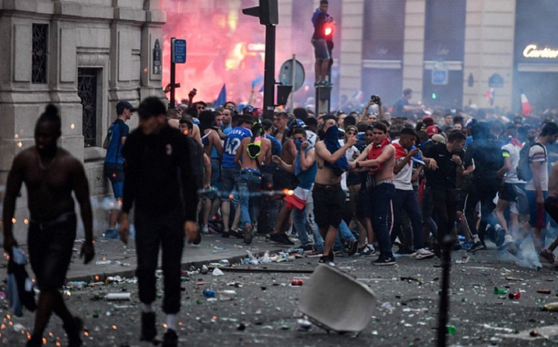 Γαλλία: Επεισόδια, νεκροί και τραυματίες στους πανηγυρισμούς για την κατάκτηση του Μουντιάλ