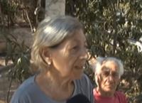 Πυρκαγιές Αττικής: Ο σπαραγμός ηλικιωμένης μπροστά στα συντρίμμια του σπιτιού της (vid)