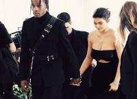 Travis Scott: Φωτογραφίζεται μαζί με την Kylie Jenner (pics)
