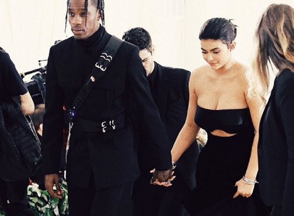 Travis Scott: Φωτογραφίζεται μαζί με την Kylie Jenner (pics)