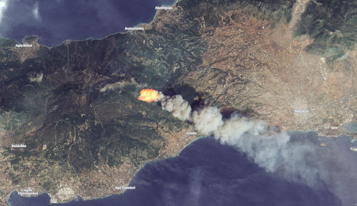 Κινέτα: Ορατή η φωτιά από το διάστημα (pics)