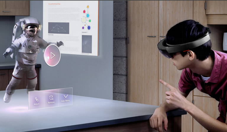 HoloLens: Χιλιάδες οι πωλήσεις για τη Microsoft αλλά…