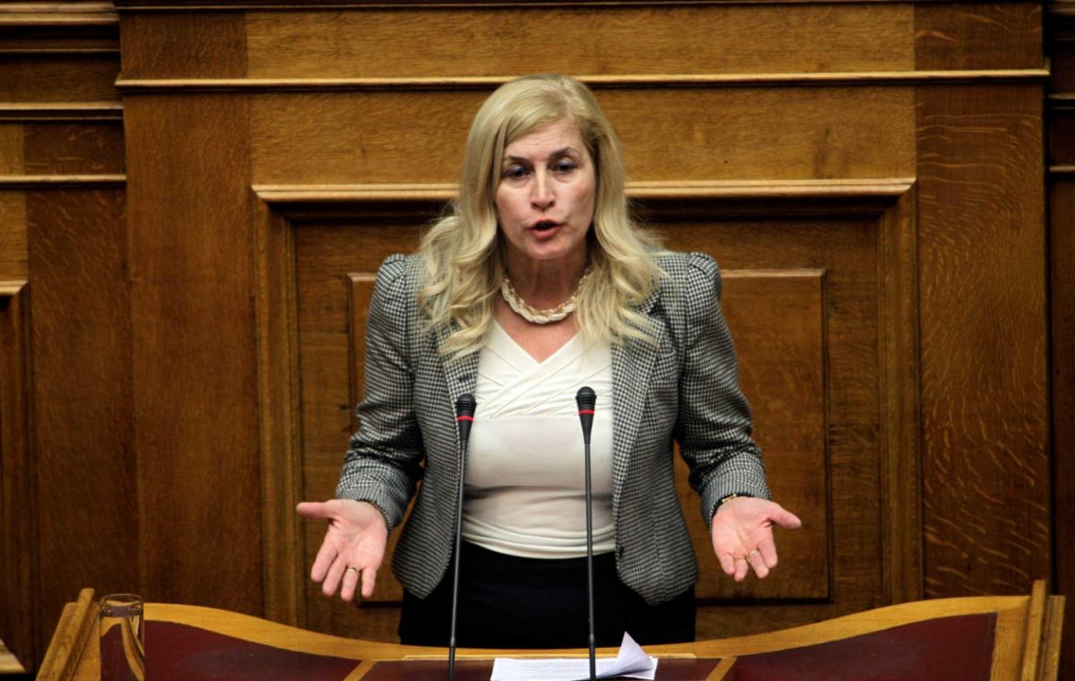 Αυλωνίτου: Ξεσάλωσε το twitter με την απίστευτη ατάκα της (pics&vid)