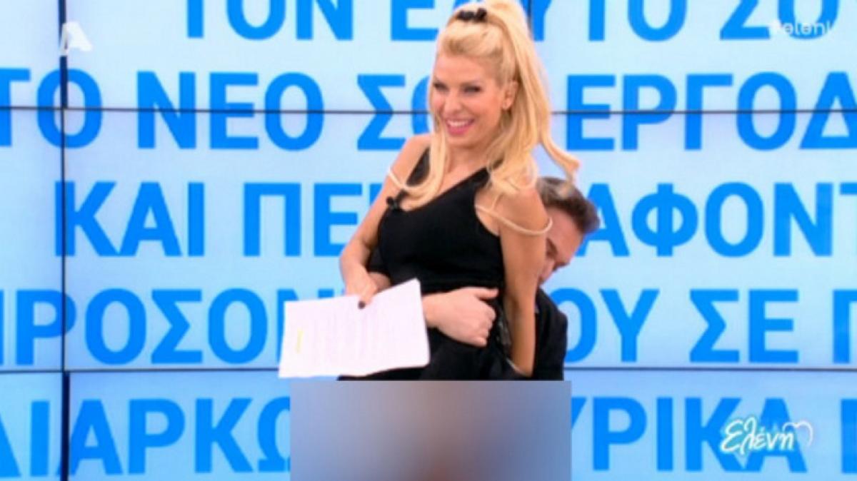 Ακατάλληλο…ατύχημα της Μενεγάκη! Άνοιξε διάπλατα το φόρεμα μπρος – πίσω!