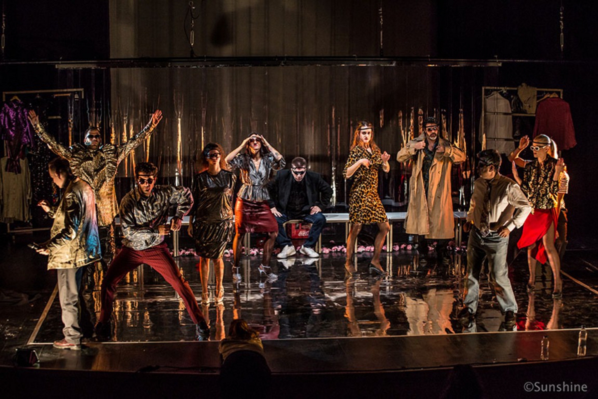 “Αυτή η Νύχτα Μένει” – Η παράσταση