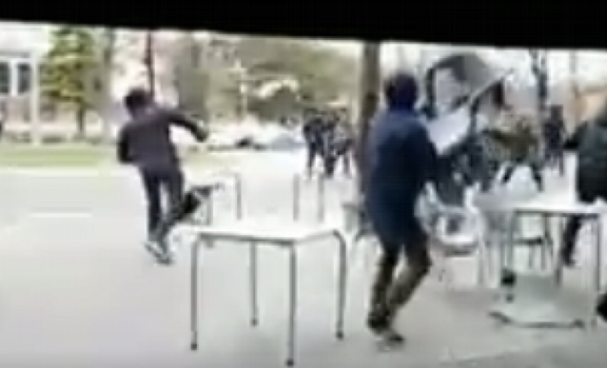 Απίστευτο ξύλο στο Αλαβές – Μπαρτσελόνα, ένας σοβαρά τραυματίας! (vid)