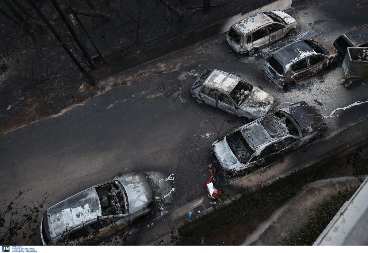 Πυρκαγιές Αττικής: Λουλούδια έξω από την Πρεσβεία της Ελλάδας στη Μόσχα (vid)